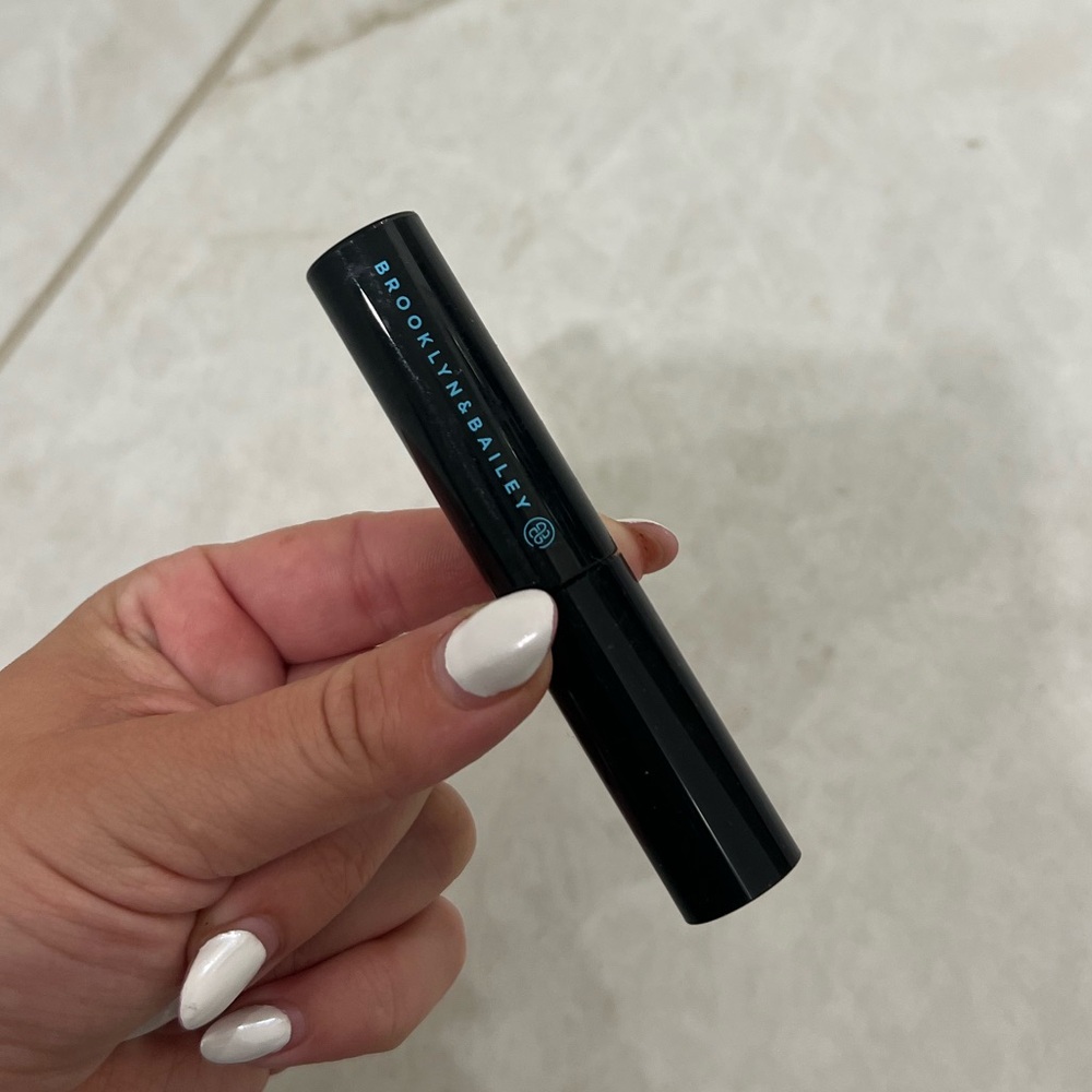 Brooklyn Bailey Lash Next Door Blackout Mascara